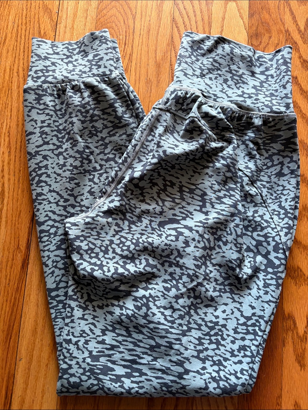Athleta Salutation Jogger Ocelot Spot Minimalistic Gray Teal size S